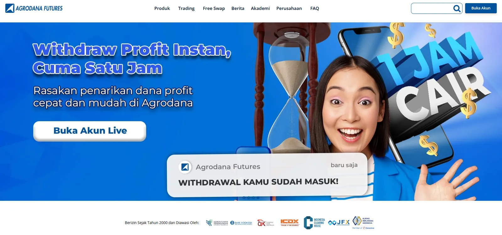 Beranda Agrodana dengan klaim penarikan satu jam dan logo regulator